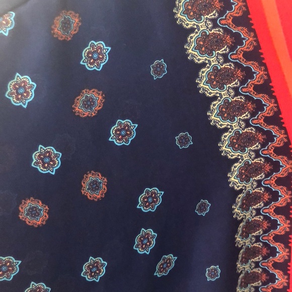 Boutique, Chiffon-ish and super light weight. - Picture 2 of 5